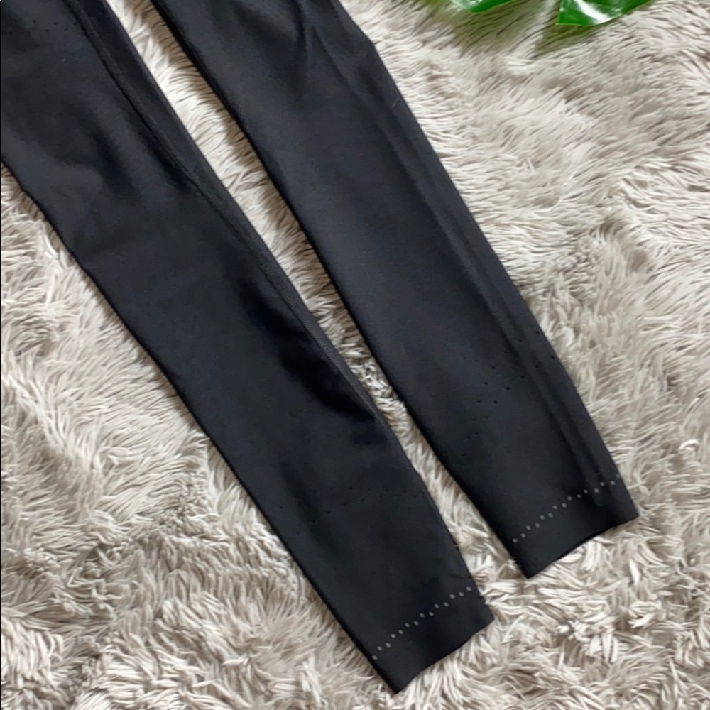 NWT Lululemon black  in focus run tight size 2 - Picture 4 of 10